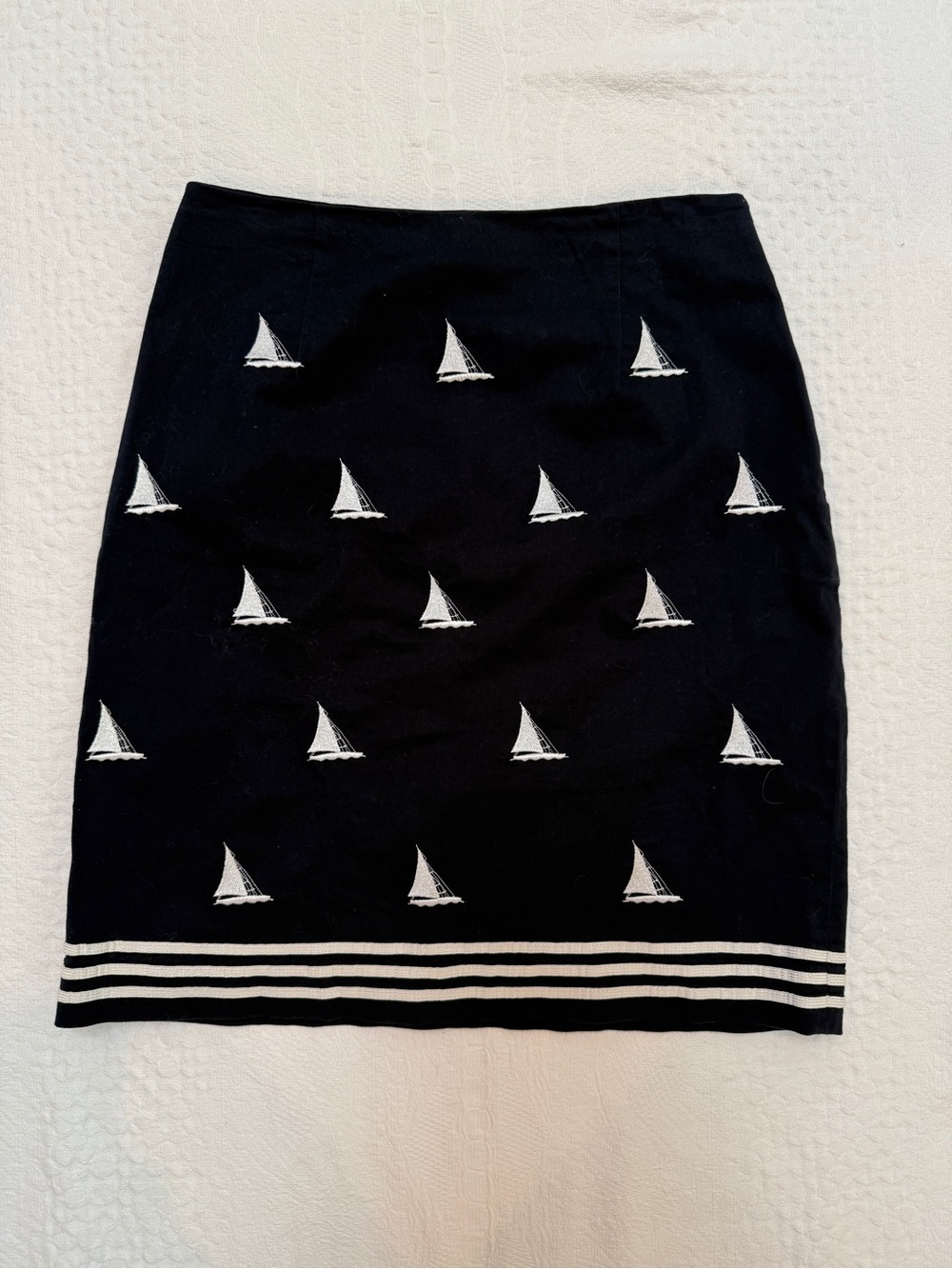 Talbots Petites 97% Cotton Blend Pencil Skirt Embroidered Sail Boat Women’s Sz 4